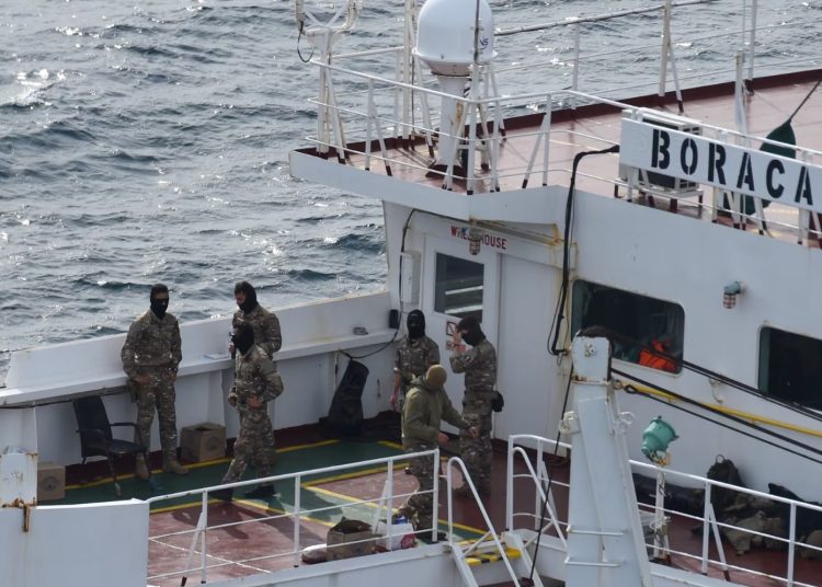 La UE sanciona a personas y entidades por apoyar a la flota en la sombra de Rusia