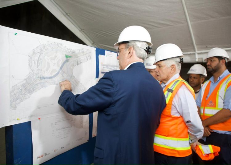 Abinader supervisa avances del túnel en la Plaza de la Bandera