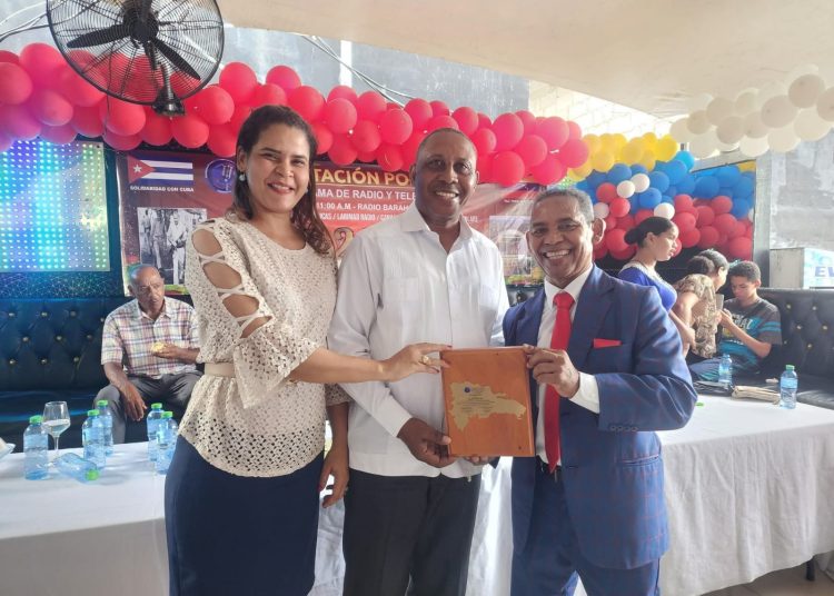 Orientación Popular reconoce a Faustino Reyes Díaz en el 28 aniversario del programa televisivo y radial