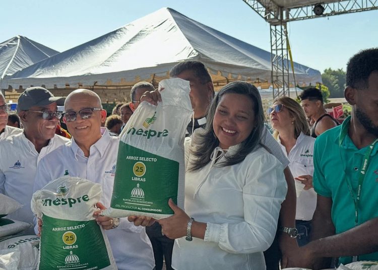 La Brisita Navideña” del Inespre llega a Azua con alimentos a precios justos