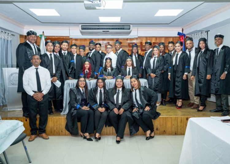 Estudiantes de Derecho de UTESUR realizan audiencia simulada