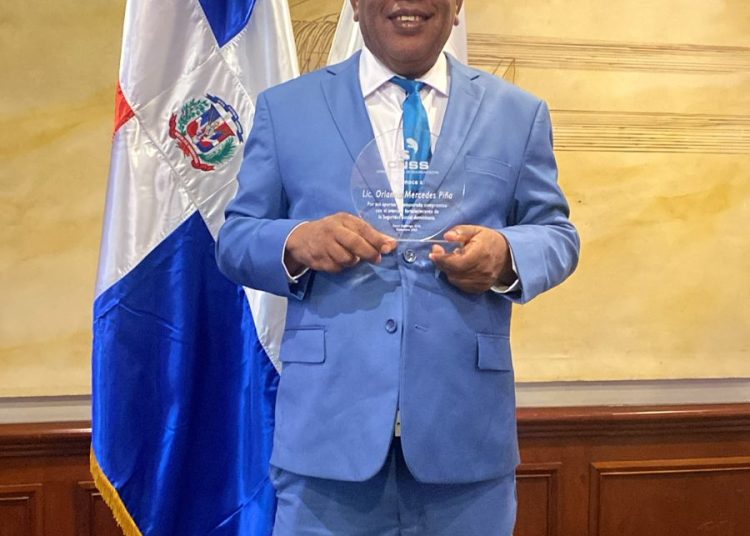 Reconocen a Orlando Piña y a exconsejeros del CNSS por su aporte al sistema de seguridad social