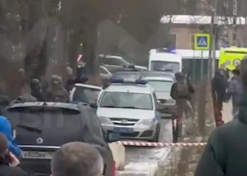 Muere un niño de diez años en ataque de un adolescente con arma blanca en una escuela Moscú