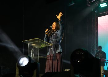 “Dios sanó y liberó” al público en concierto gratuito “Adoramos juntos en Navidad”, afirma Yesenia Then