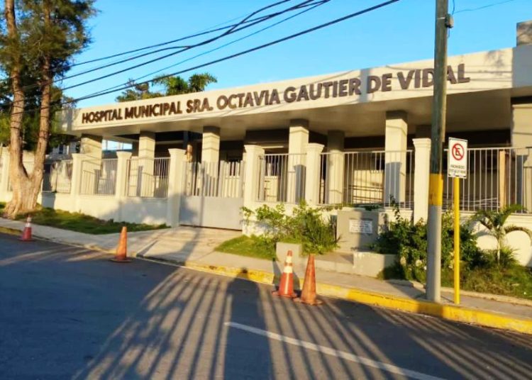 Mujer denuncia presunta negligencia en hospital de Jarabacoa