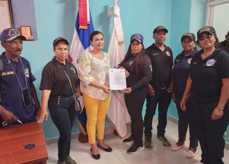 La Brigada de Protección Animal de Bahoruco se Reúne con Autoridades de Independencia