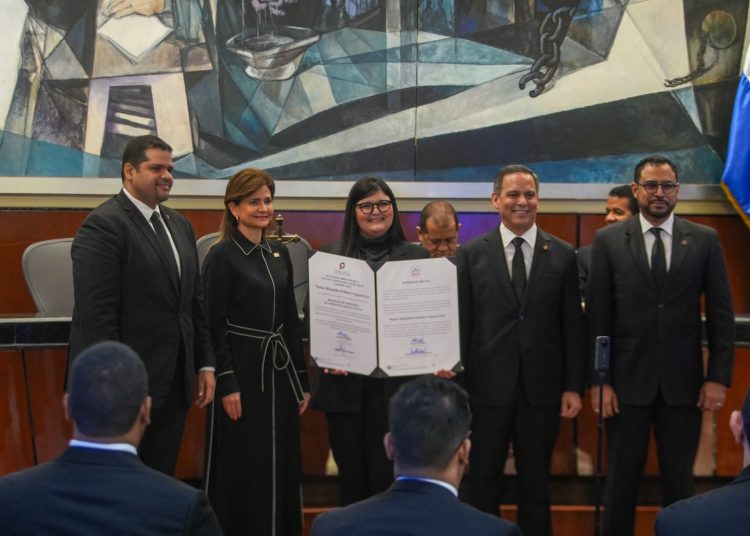 Poder Judicial formaliza ingreso de 8 nuevos jueces y juezas egresados de la ENJ