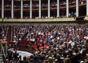 Francia aprueba una ley que rehabilita a los homosexuales y abortistas condenados