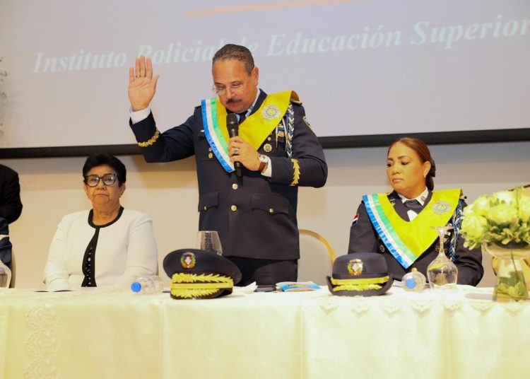 IPES gradúa 249 policías y dos miembros agregados militares en acto conjunto de formación académica