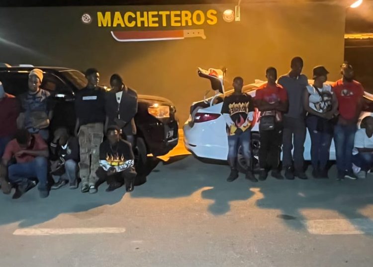 Interceptan vehículos con 22 haitianos indocumentados durante operativo en Mao, Valverde
