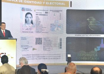 La JCE presenta diseño de las nuevas cédulas a periodistas, comunicadores y líderes de opinión