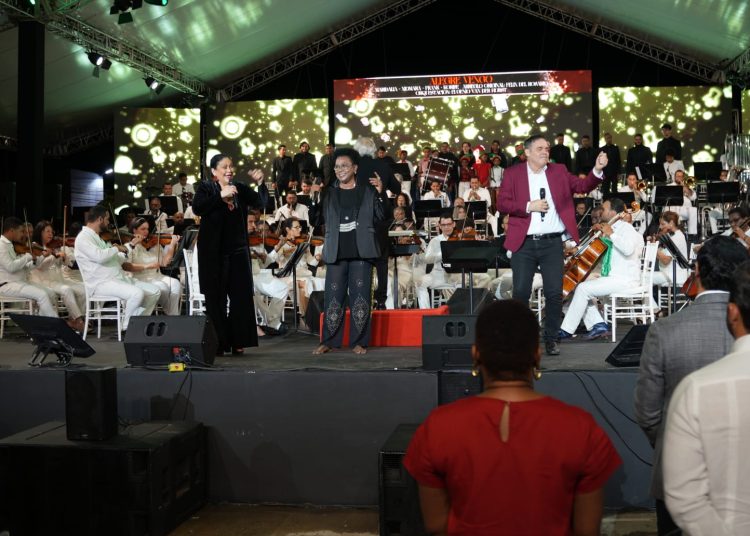 Centro Cultural Perelló llena de música sinfónica la Navidad en Baní