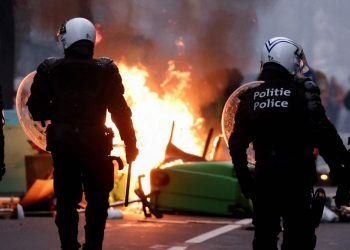 Cuatro agentes heridos y 13 detenidos tras las protestas de agricultores en Bruselas