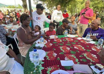 Senador Héctor Acosta realiza “Almorzando con el Senador” en Villa Liberación y Brisas del Yuna