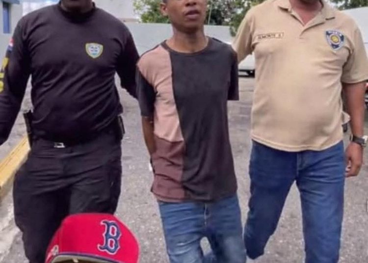 Dicrim arresta a joven acusado de homicidio en Salcedo
