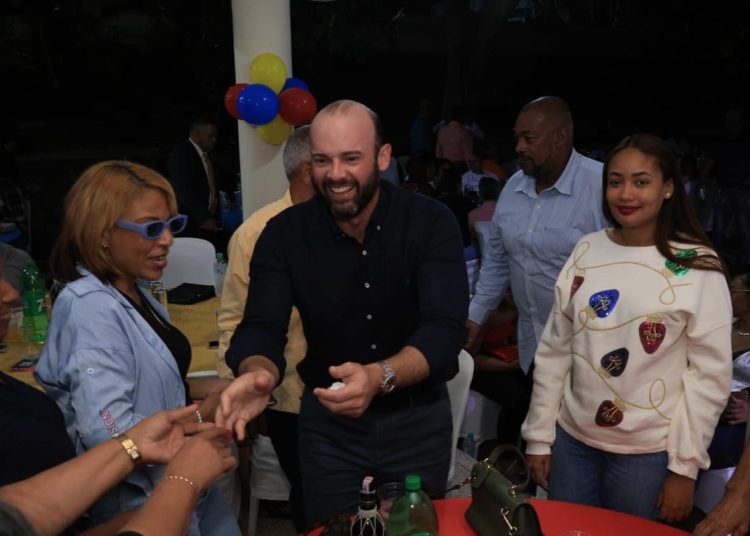 DxC celebra tradicional fiesta de Navidad en SDO y reafirma compromiso con la militancia