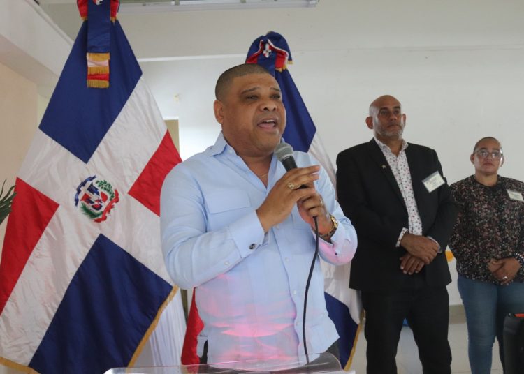 UMJUVE reconoce al diputado Raposo por entrega y dedicación a organizaciones sociales de SDN