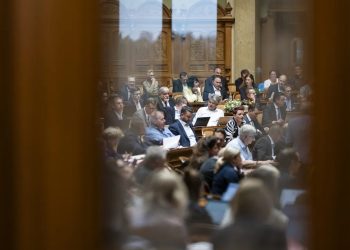 Millonaria venta de títulos de la deuda colombiana provoca controversia y demanda judicial