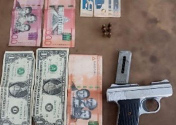 Policía arresta cuatro hombres y ocupa armas ilegales en operativos navideños en Santiago