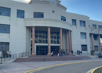 Imponen un mes de prisión preventiva a cuatro acusados por daños a cuartel policial en Villa González