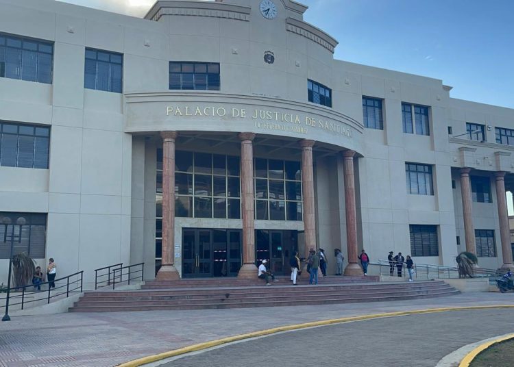 Imponen un mes de prisión preventiva a cuatro acusados por daños a cuartel policial en Villa González