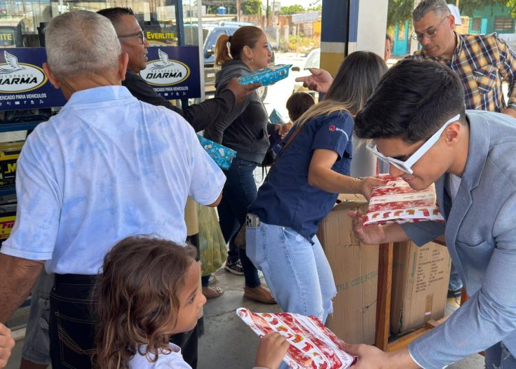 Juanfe lleva sonrisas a los pequeños más carentes de Maracaibo