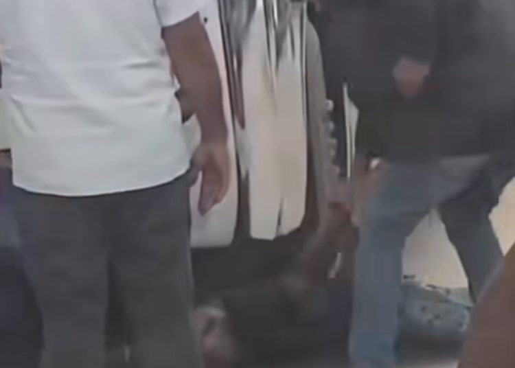 Ciudadano intenta quitarse la vida lanzándose debajo de un autobús en Higüey