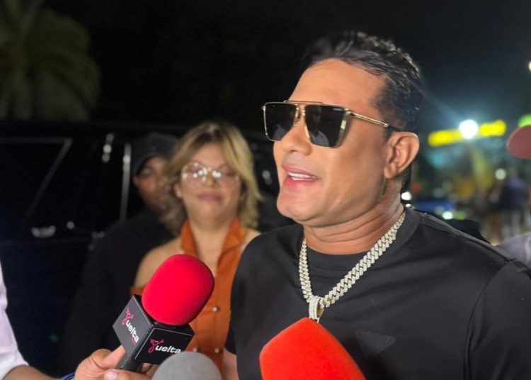 Raulín Rodríguez emocionado a su llegada a la Gran Arena del Cibao: “Me siento feliz y sorprendido”
