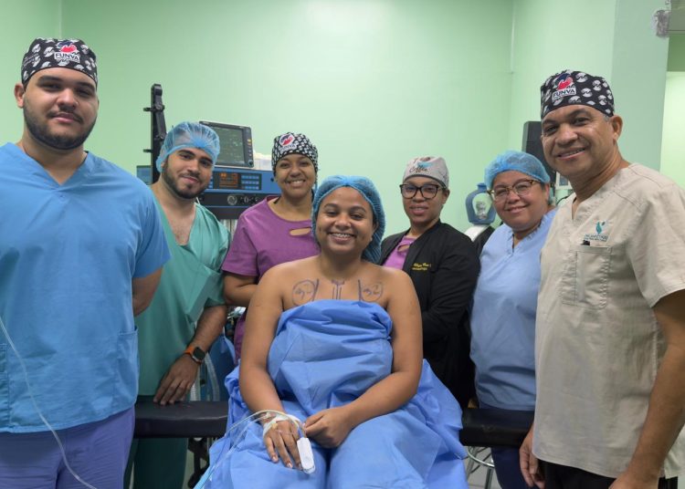 RD realiza primera cirugía de reducción mamaria por gigantomastia con cobertura del seguro