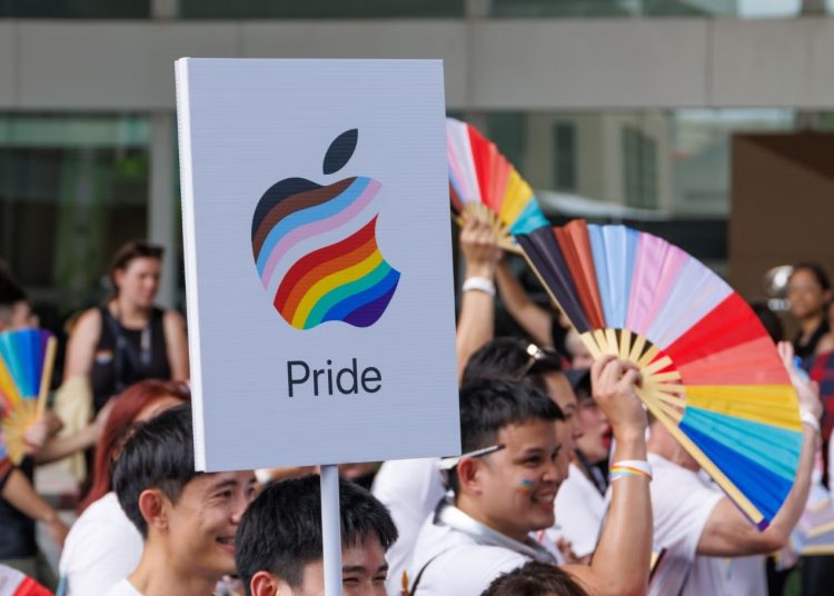 Apple elimina una aplicación de citas entre homosexuales de su tienda online en Rusia