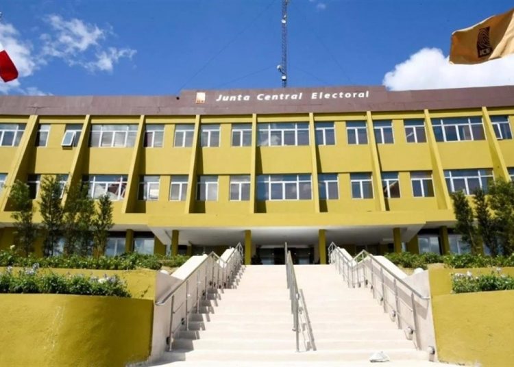 JCE anuncia plan nacional para renovar la Cédula a partir de 2026