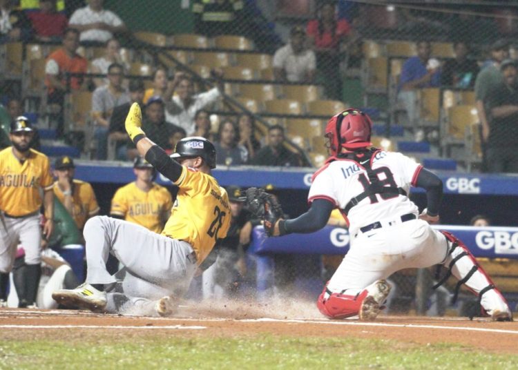 Leones del Escogido vencen 7-3 a las Águilas Cibaeñas en el Quisqueya