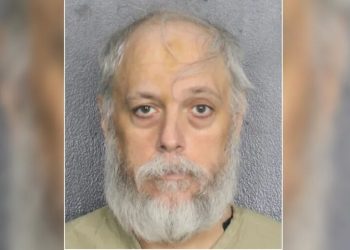 Un hombre intentó asesinar a su madre de 82 años diagnosticada con demencia, usando una sartén y almohadas