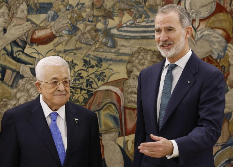 Felipe VI recibe a Abás en su segunda visita tras el reconocimiento del Estado palestino