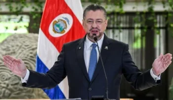 Presidente de Costa Rica felicita a Kast por su triunfo en las elecciones de Chile