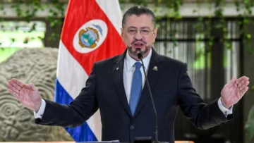 Presidente de Costa Rica felicita a Kast por su triunfo en las elecciones de Chile