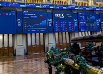 Bolsa española logra otro máximo histórico cerca de 17.400 puntos, tras subir el 0,93 %