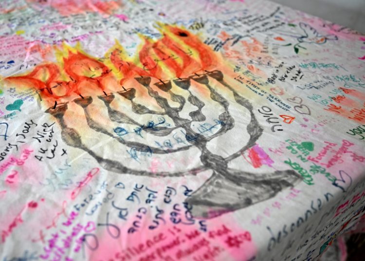 La Policía de Australia traslada a un penal al sospechoso arrestado por el ataque en Bondi