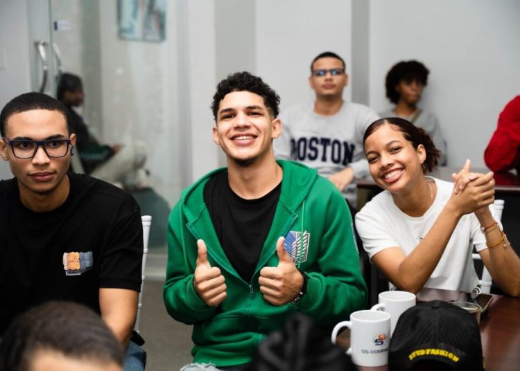 Atletas olímpicos imparten charla “Activa tu Espíritu Olímpico” a estudiantes del ITLA