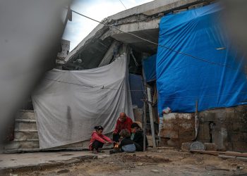 Muere una bebé de 8 meses por hipotermia en el sur de Gaza en pleno temporal