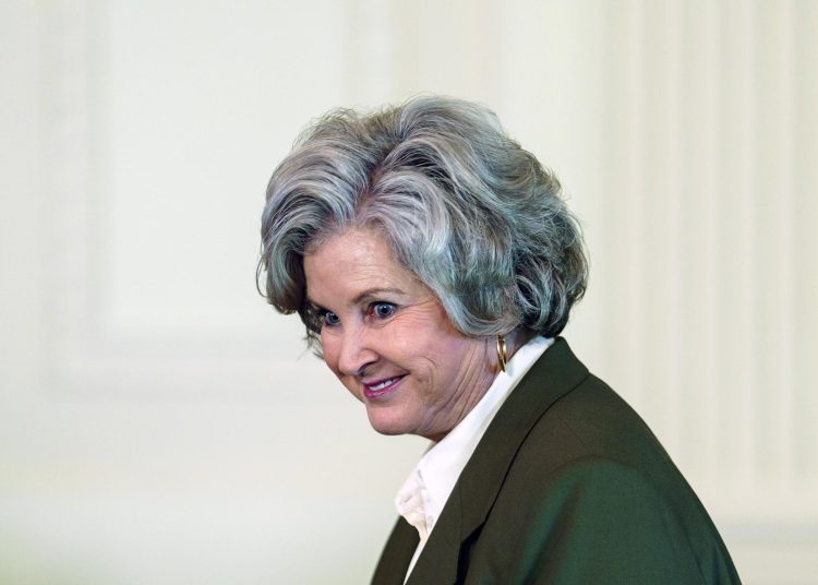 Trump quiere destruir lanchas hasta que Maduro se rinda, dice su jefa de gabinete