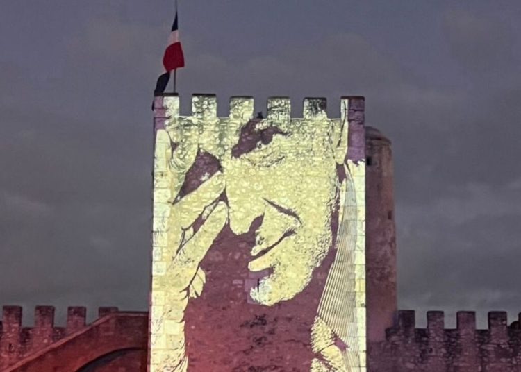 La Zona Colonial se vistió de alta costura para conmemorar seis décadas de Óscar de la Renta