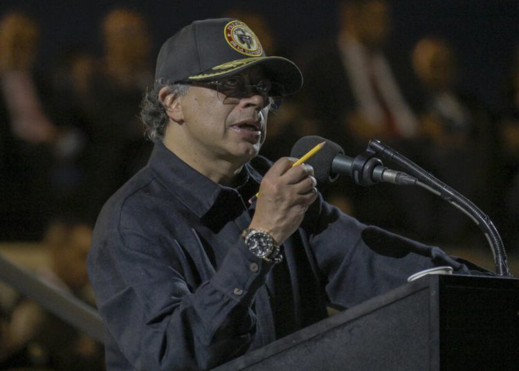 Petro afirma que cuerpos hallados en La Guajira podrían ser dominicanos y pide investigar supuesto bombardeo de EEUU