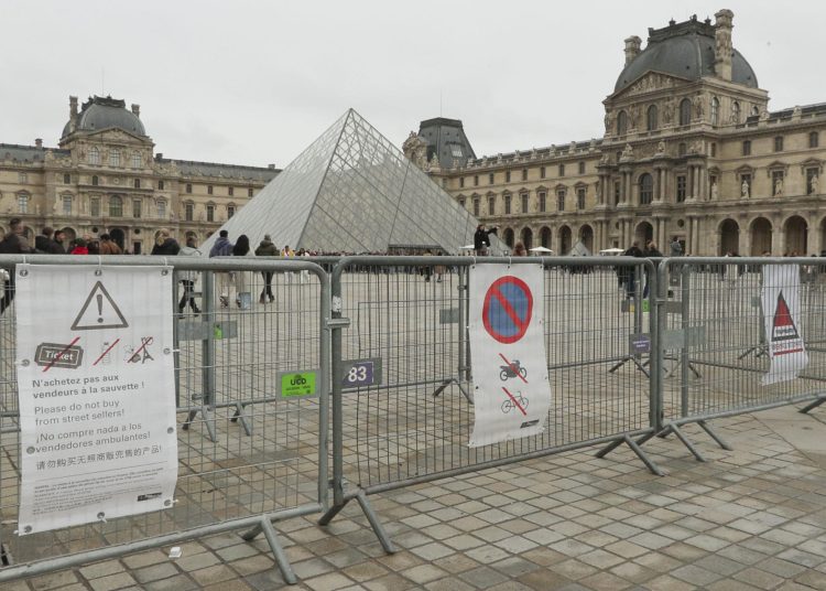 Los agentes no lograron impedir la fuga de los ladrones del Louvre por unos 30 segundos