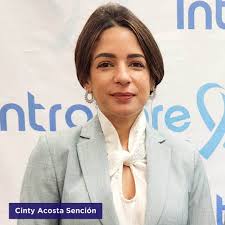 Defensa de Cinty Acosta afirma que fue extorsionada por Santiago Hazim