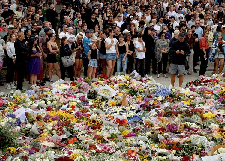 Australia rinde homenaje a las víctimas del atentado de Bondi