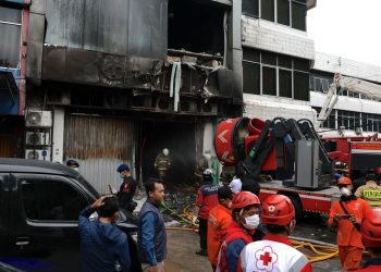 Al menos 20 muertos por un incendio en un edificio de siete plantas de Yakarta
