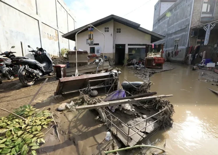 Indonesia computa 964 muertos y más de 5.000 heridos por las inundaciones en Sumatra