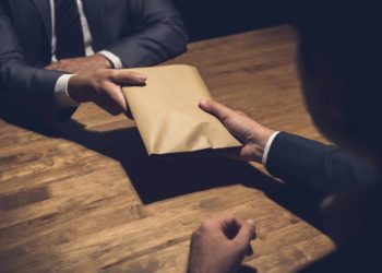 Estructura en SeNaSa negociaba códigos de prestadores a cambio de sobornos, según MP