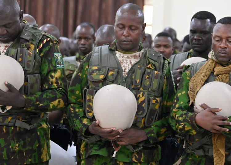 Haití recibe 230 policías kenianos para reforzar la lucha contra las bandas armadas